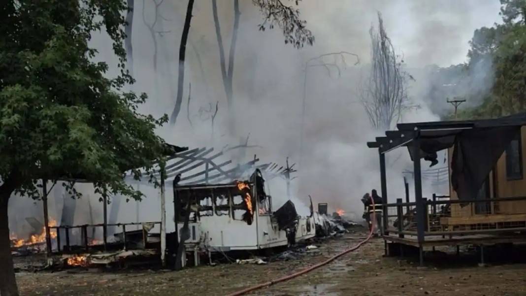 Fethiye’nin Cenneti Katrancı Koyu Alevlere Teslim Oldu: Karavanlar Küle Döndü! 2